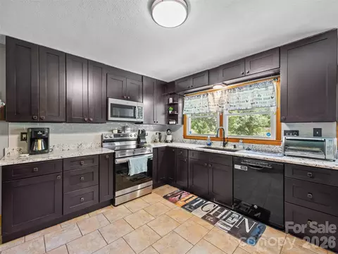 50 Baldwin Rd, Arden, NC 28704