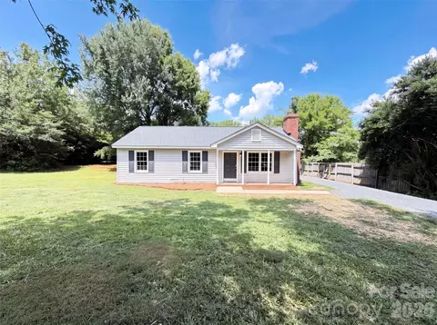 6912 Fieldlark Ln, Charlotte, NC 28227