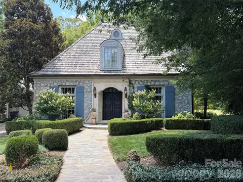 2214 La Maison Dr, Charlotte, NC 28226