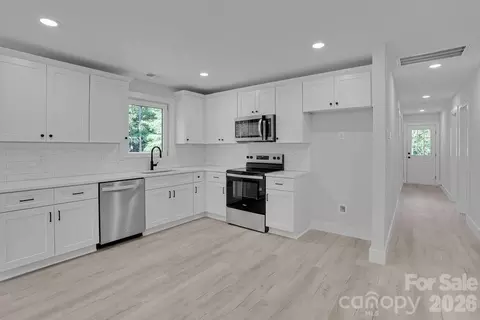 Entry Way - 4641 Graybirch Dr, Maiden, NC 28650 photo 1 of 2