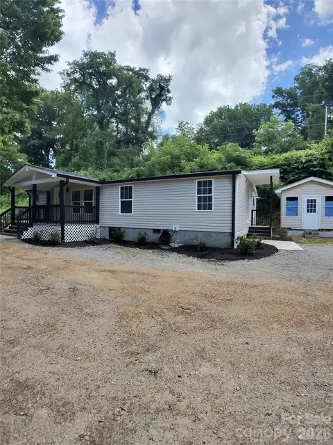 64 P J Dr, Waynesville, NC 28786