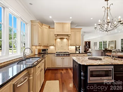 Kitchen - 2320 Brawinal Ct, Monroe, NC 28110 photo 4 of 6