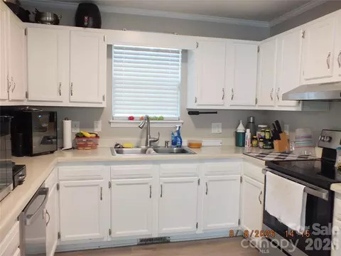 Kitchen - 2274 White Pine Ct, Lancaster, SC 29720 photo 2 of 4