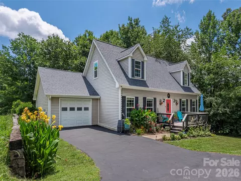 527 East St, Candler, NC 28715