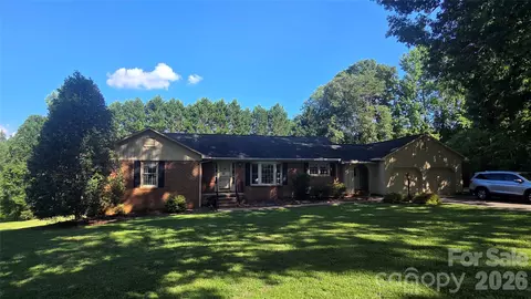 1801 Laurel Hill Dr, Lincolnton, NC 28092