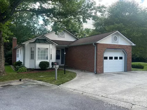 313 Somerton Ct, Hendersonville, NC 28791