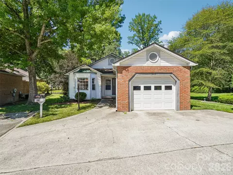 313 Somerton Ct, Hendersonville, NC 28791