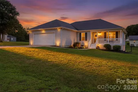 398 Green Meadows Dr, Taylorsville, NC 28681