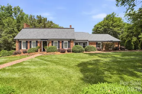 3115 Oakmont Rd, Statesville, NC 28625