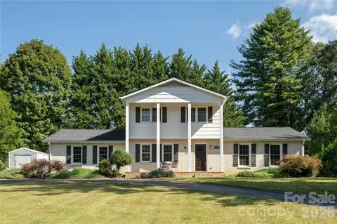 1376 Glenheath Dr, Hendersonville, NC 28791