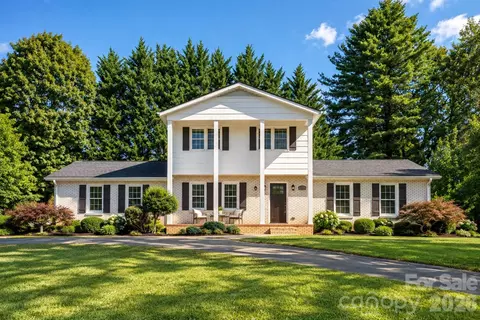 1376 Glenheath Dr, Hendersonville, NC 28791