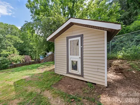 Exterior - 26 Cedar St, Canton, NC 28716 photo 7 of 9