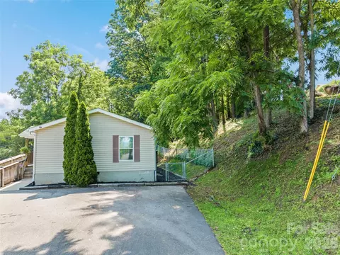 Exterior - 26 Cedar St, Canton, NC 28716 photo 4 of 9