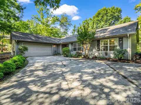 141 Dalton Ct, Lake Lure, NC 28746