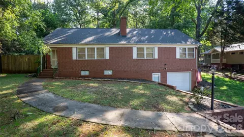 41 Elm St, Badin, NC 28009