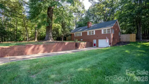41 Elm St, Badin, NC 28009