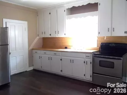 Kitchen - 928 10th St, Lancaster, SC 29720 photo 1 of 3
