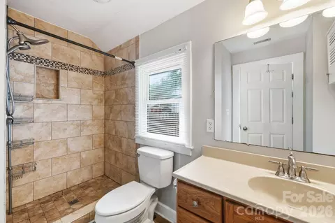 Bath - 117 Wiley Ave, Salisbury, NC 28144 photo 3 of 5