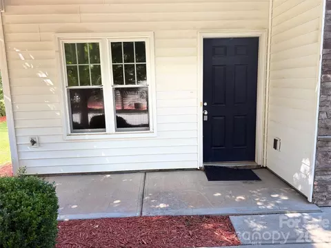 305 Sandy Spring Ln, Clover, SC 29710 photo 2