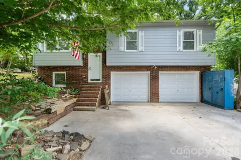 3579 High West Dr, Lenoir, NC 28645