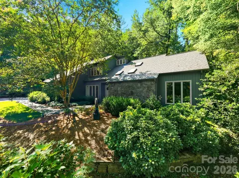 414 Stonecroft Se Dr SE, Lenoir, NC 28645
