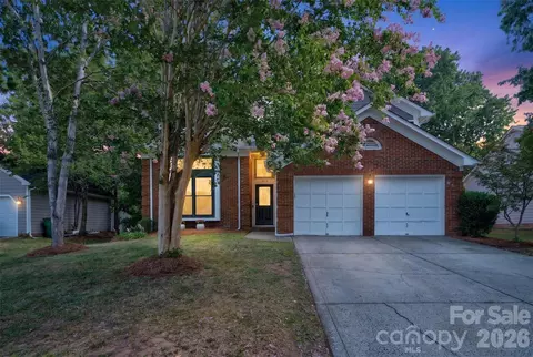 6815 Oldecastle Ct, Charlotte, NC 28277