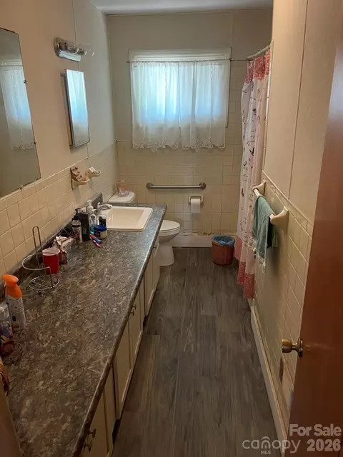 Bath - 621 Westside Ter, Davidson, NC 28036 photo 1 of 1
