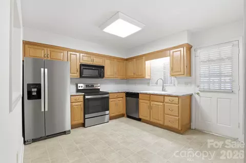 Kitchen - 2500 Round Table E Rd #E, Monroe, NC 28110 photo 1 of 2
