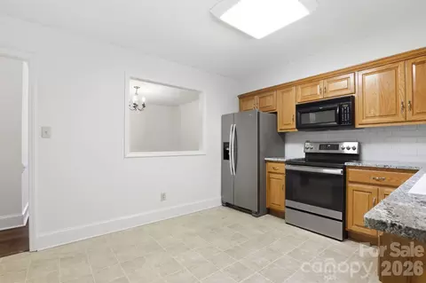 Kitchen - 2500 Round Table E Rd #E, Monroe, NC 28110 photo 2 of 2