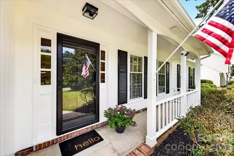2000 Lawton Bluff Rd, Charlotte, NC 28226