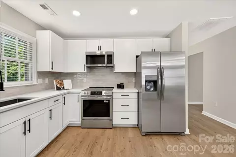 2000 Lawton Bluff Rd, Charlotte, NC 28226