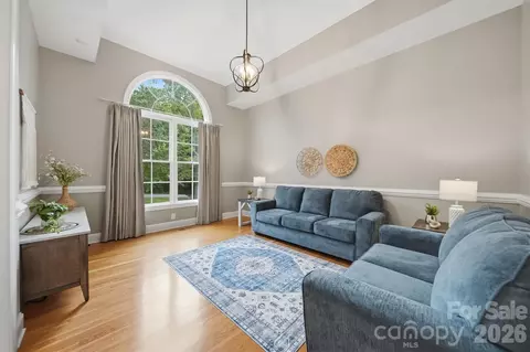 Living - 3745 Pinecrest Ne Dr NE, Hickory, NC 28601 photo 1 of 6