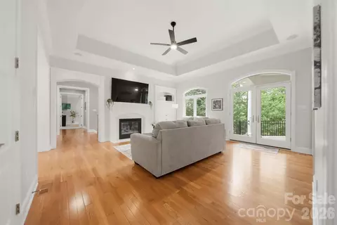 Living - 3745 Pinecrest Ne Dr NE, Hickory, NC 28601 photo 5 of 6
