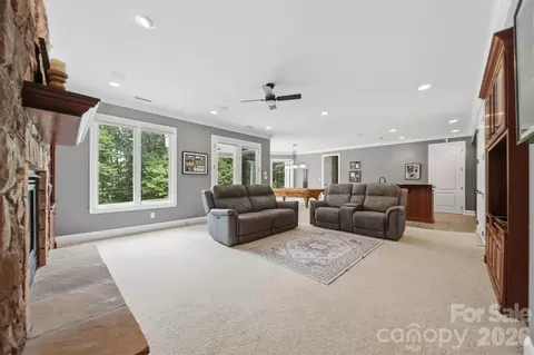 Living - 3745 Pinecrest Ne Dr NE, Hickory, NC 28601 photo 6 of 6