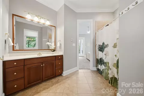 Bath - 3745 Pinecrest Ne Dr NE, Hickory, NC 28601 photo 4 of 5