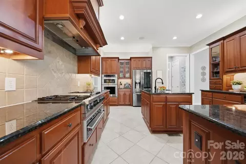 Kitchen - 3745 Pinecrest Ne Dr NE, Hickory, NC 28601 photo 4 of 6