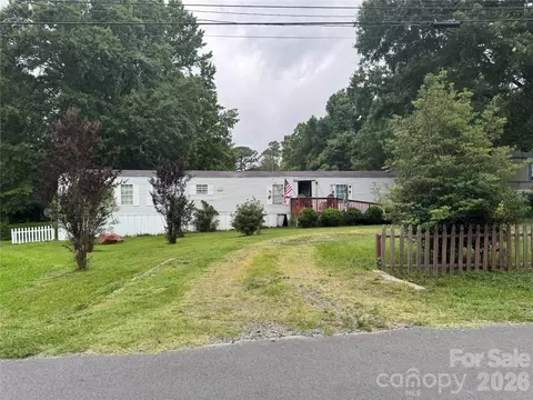 4720 Friendship Dr, Matthews, NC 28105
