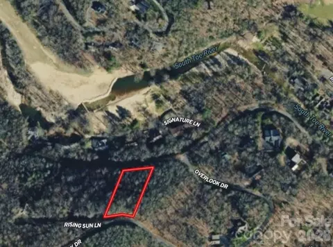 000 Sweetwater Ridge 32 Dr #32, Burnsville, NC 28714