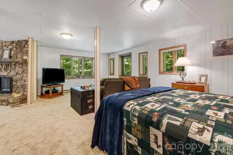 Bedroom - 38 Bee Tree Ln, Mars Hill, NC 28754 photo 4 of 5