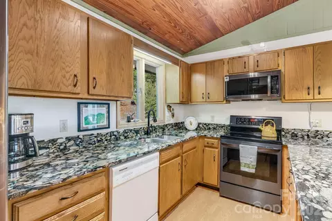 Kitchen - 38 Bee Tree Ln, Mars Hill, NC 28754 photo 2 of 2