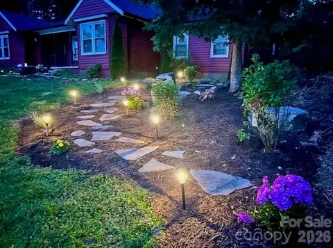 84 Greenwood Acres Dr, Mills River, NC 28759