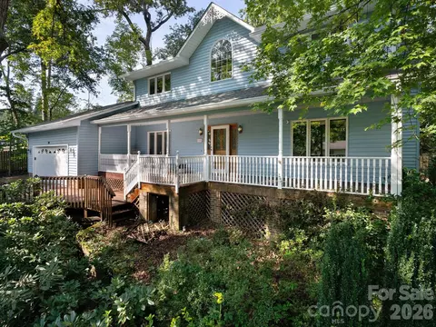 30 S Oaks Cir, Asheville, NC 28806