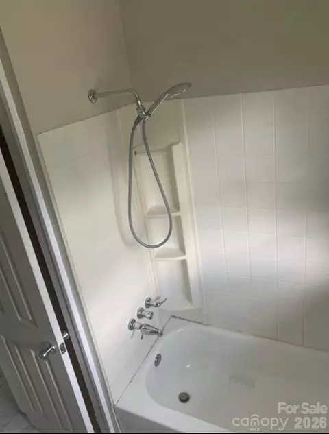 Bath - 907 Maple Ave, Salisbury, NC 28144 photo 1 of 2