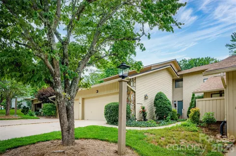 106 Deerlake Dr, Asheville, NC 28803