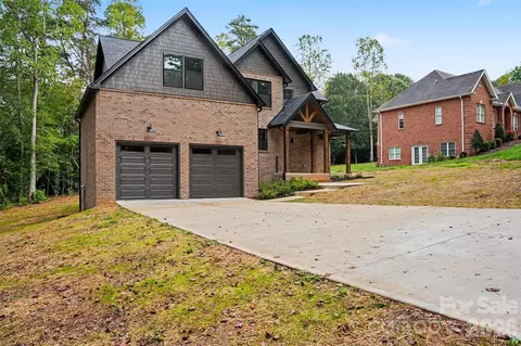 Exterior - 401 7th Ne St NE, Conover, NC 28613 photo 4 of 9