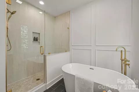 Bath - 401 7th Ne St NE, Conover, NC 28613 photo 2 of 5