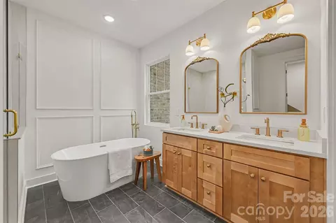 Bath - 401 7th Ne St NE, Conover, NC 28613 photo 1 of 5