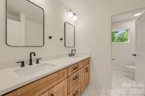 Bath - 401 7th Ne St NE, Conover, NC 28613 photo 5 of 5