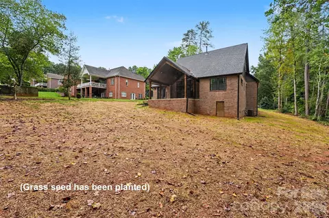 Exterior - 401 7th Ne St NE, Conover, NC 28613 photo 5 of 9
