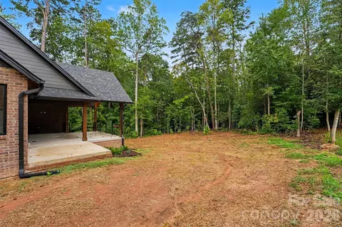 Exterior - 401 7th Ne St NE, Conover, NC 28613 photo 6 of 9